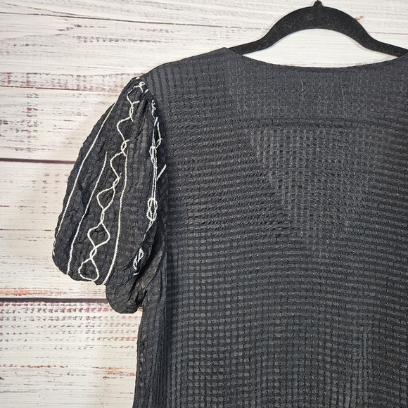 Rahi Marina black and white puff sleeve top - Picture 11 of 13